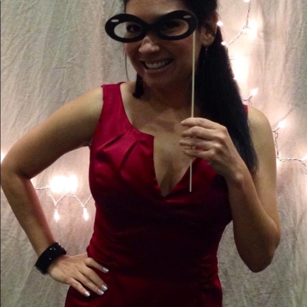 Classy red cocktail dress. Only worn once - Picture 3 of 5